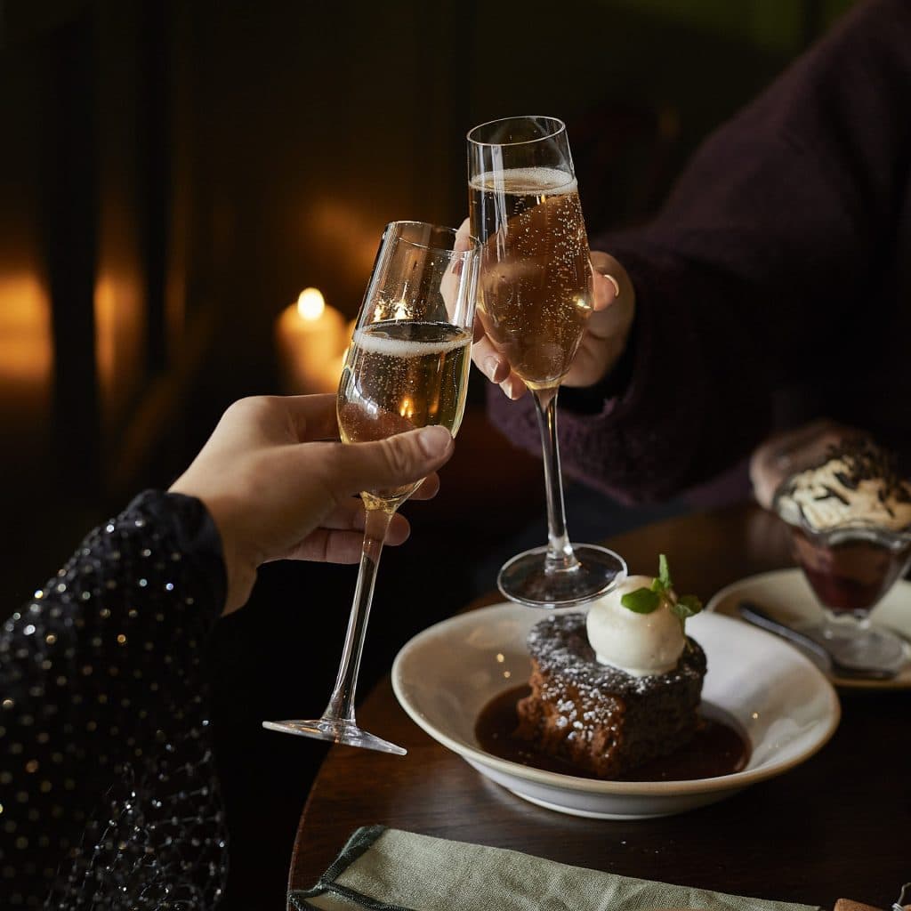 Cover Image for Complimentary Festive Fizz this Christmas at The White Horse