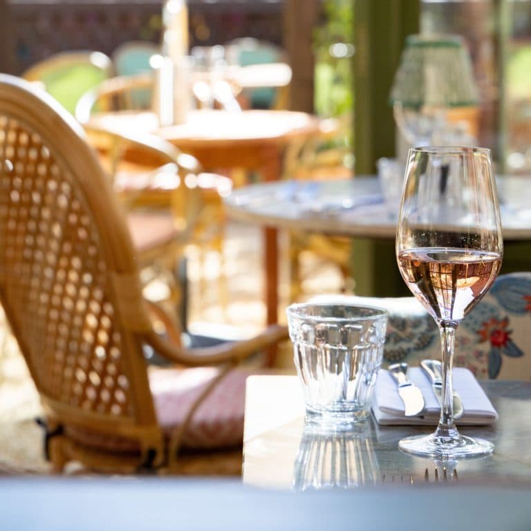 Cover Image for Let us treat you to a glass of complimentary rosé at The White Horse